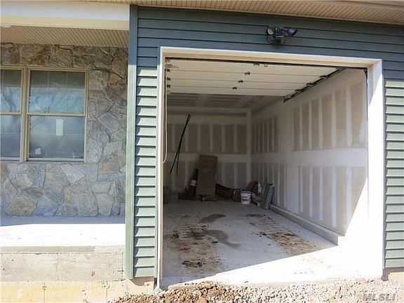 3rd image of 19 Caruso Way