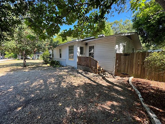 3rd image of 501 Pine Oak Ave