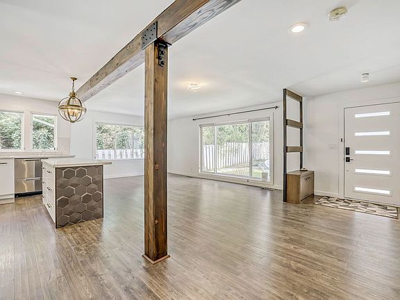 3rd image of 3847 94th Ave NE