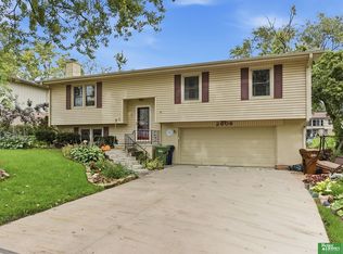 2608 Gindy Dr, Bellevue, NE 68147