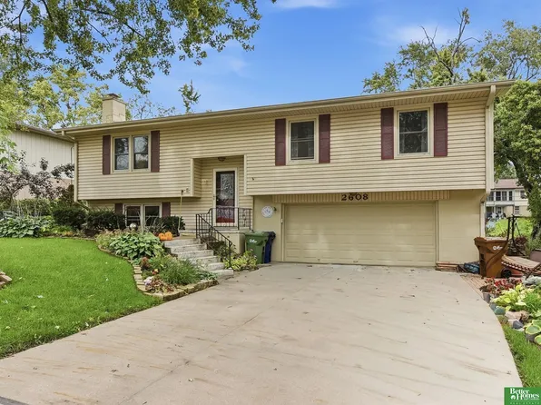 2608 Gindy Dr, Bellevue, NE 68147