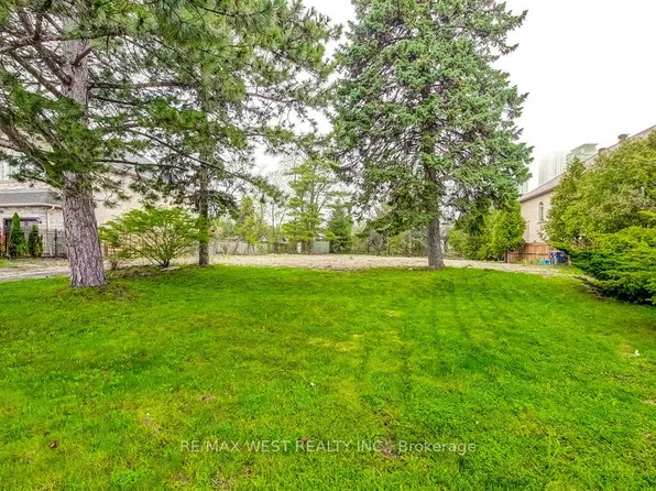 Part Fairview Rd W Lot 2, Mississauga, ON L5B 1K7
