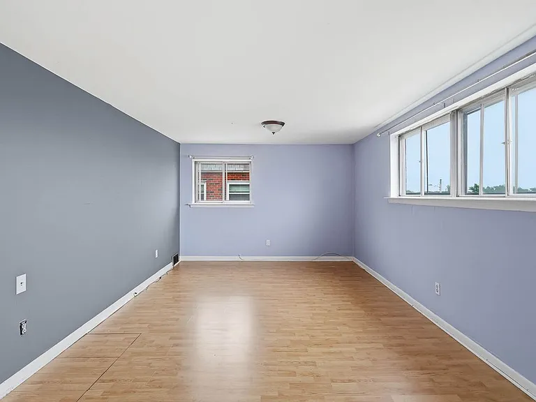 2217 Hoffnagle St — Photo 15