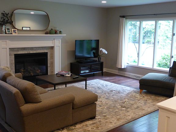 5th image of 592 Debbington Dr