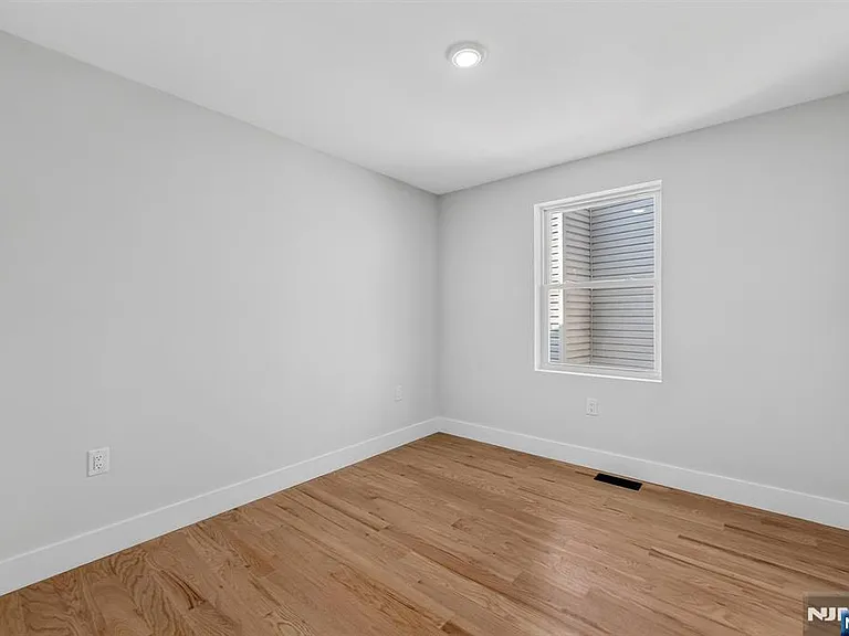 62 Hillside Ave — Photo 10