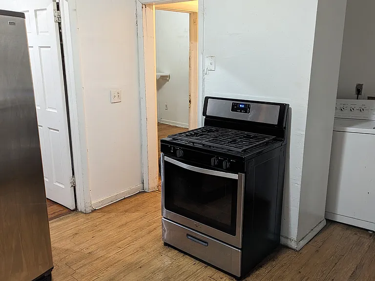 712 State St #1 — Photo 4