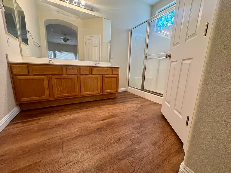 21 N 122nd Ave — Photo 11