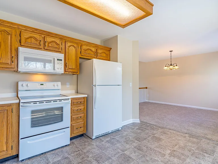 8706 Ellington Way — Photo 3