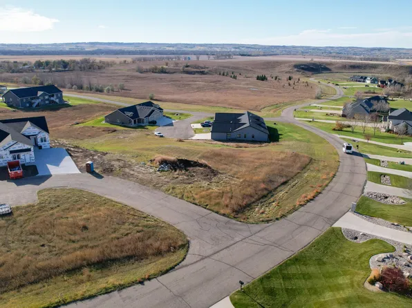 3707 Ridge Way, Bismarck, ND 58503