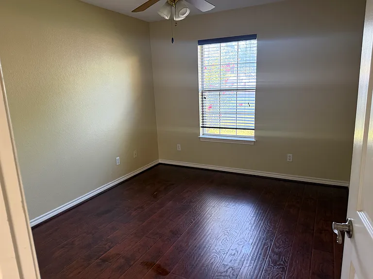 100 Ridge View Ct — Photo 2