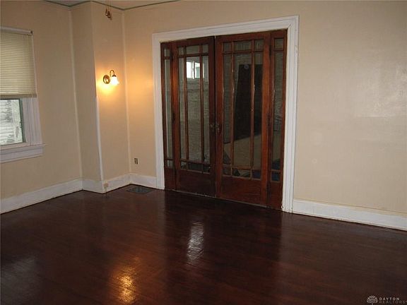 5th image of 136 Marathon Ave