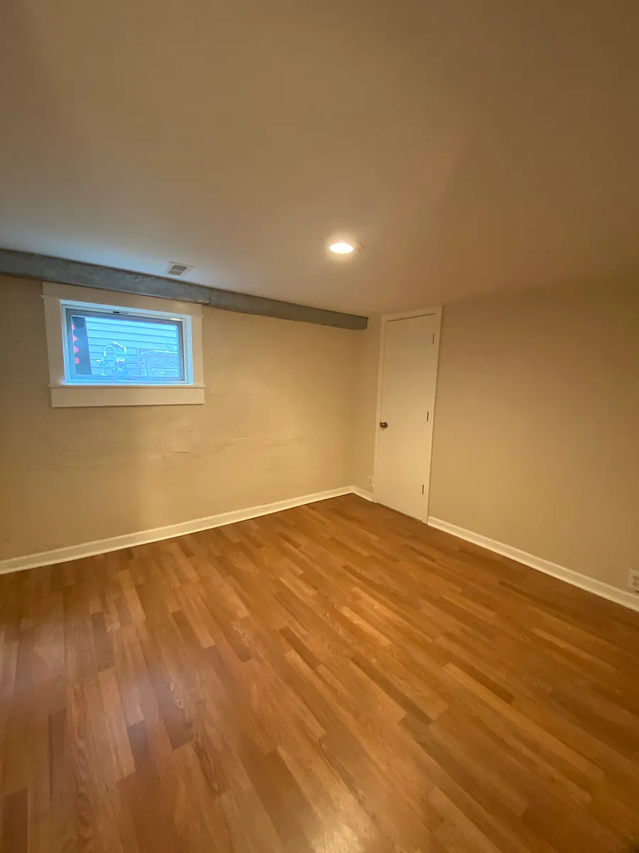 Building Photo - 407 Gladstone St #2