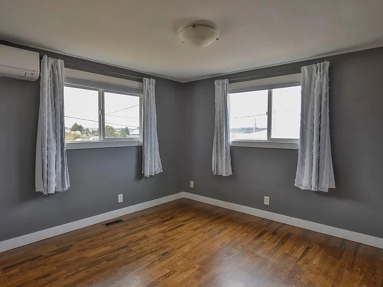 639 NE Otis St — Photo 17