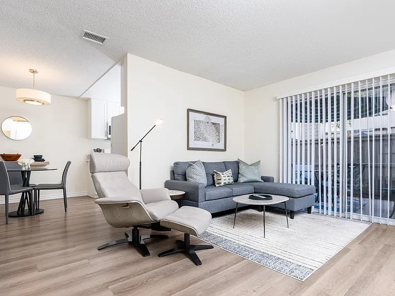 Sunstone Place Apartments — Photo 4