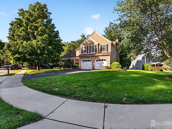 2nd image of 2 Monroe Ct