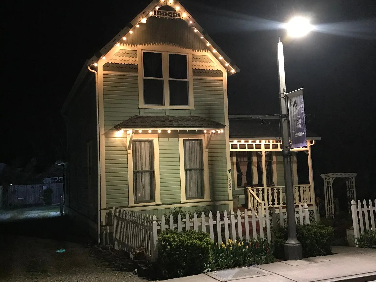 205 Morris St — Photo 2