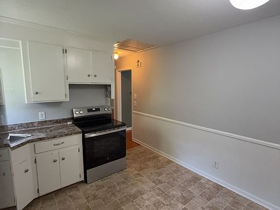 5th image of 1032 Lancaster St