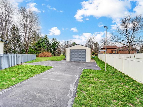 5th image of 6359 Moundview Pl