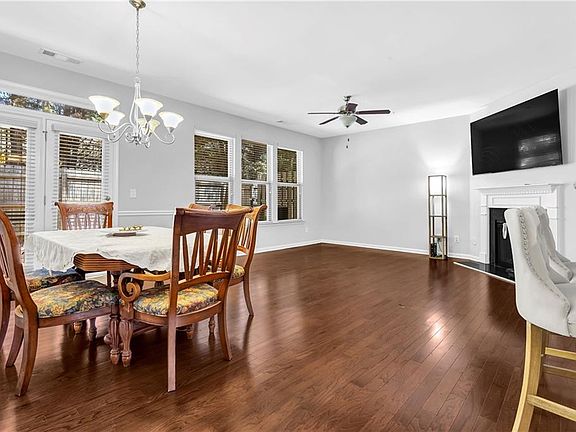 4th image of 3347 Desoto Rd