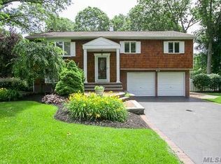 46 River Heights Dr, Smithtown, NY 11787