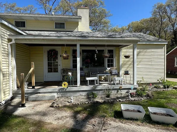 1140 W Giles Rd, Muskegon, MI 49445