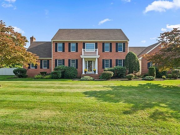 2nd image of 40 Christina Dr