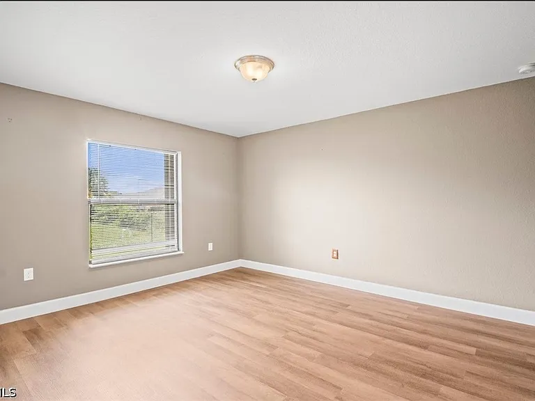 1530 Gretchen Ave S — Photo 20