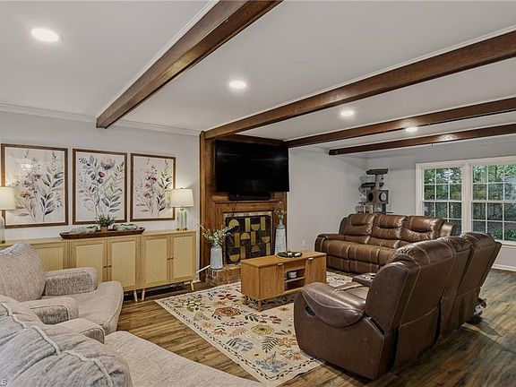 3rd image of 8 Sagebrush Ct