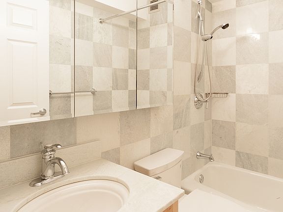 5th image of 30 W 63rd St APT 15G