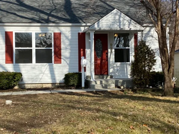 922 Pike St, Saint Charles, MO 63301