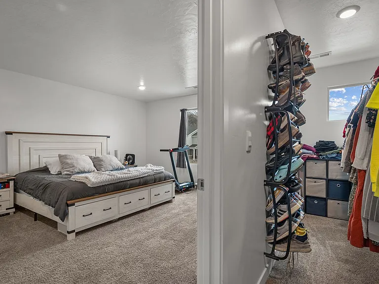 988 W Broadleaf Dr — Photo 18