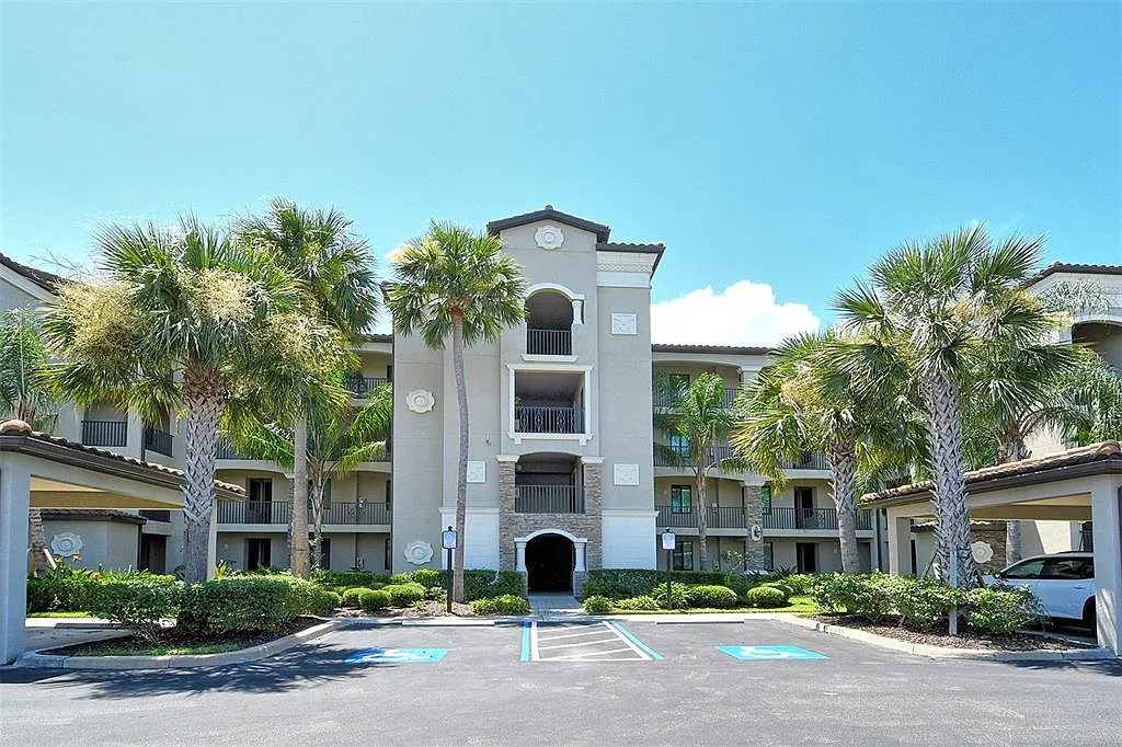 2 bed, 2.0 bath, 1107 sqft, $5,200 — Photo 2