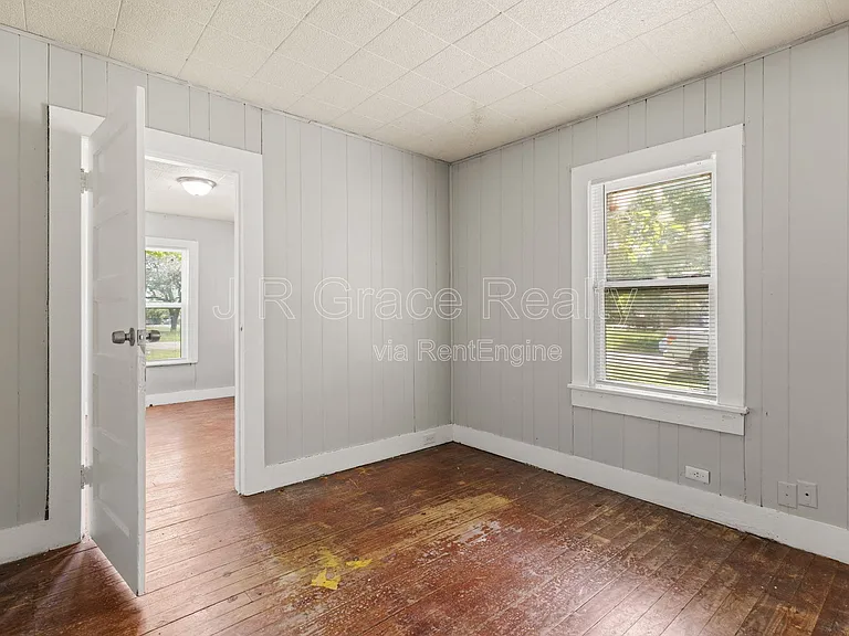 802 W Navasota St — Photo 14