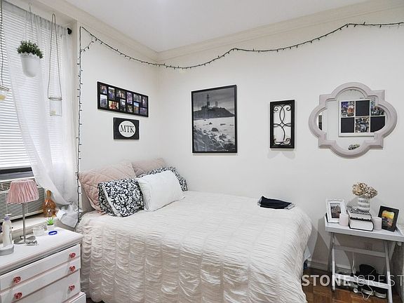 4th image of 304 W 92nd St APT 6Q