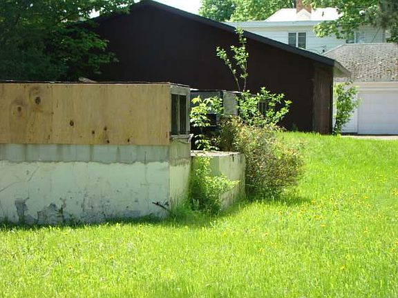 4th image of 107 E Silver St #E