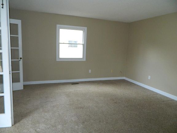 5th image of 128 Orchard Dr
