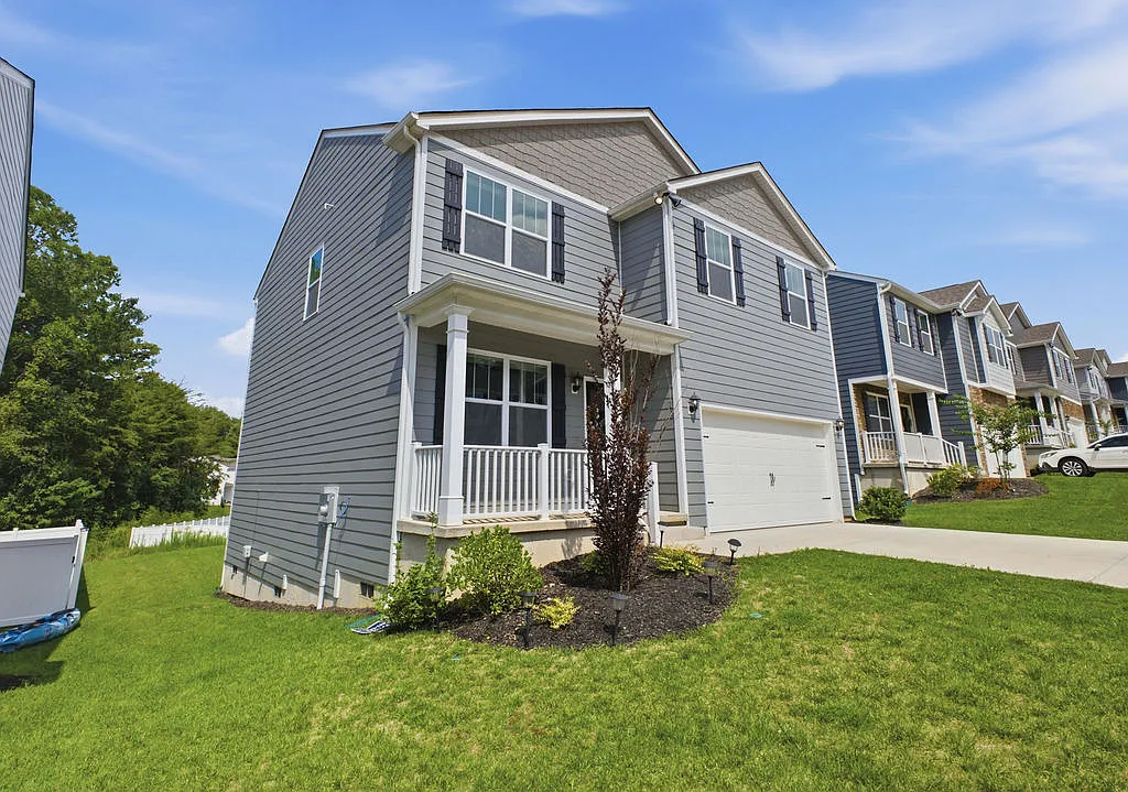 560 Country Oak Dr — Photo 3