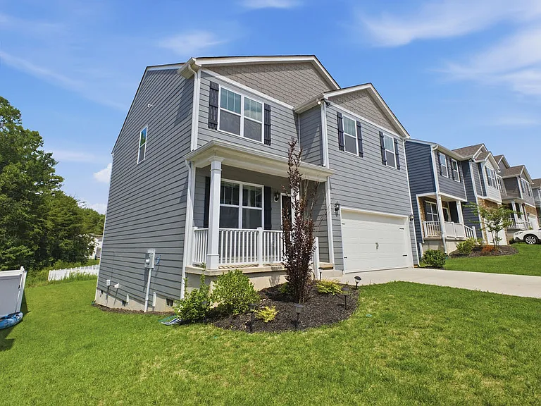 560 Country Oak Dr — Photo 3