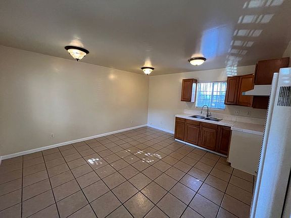 3rd image of 1111 W 42nd St
