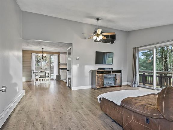 3rd image of 287 East Ave