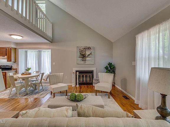5th image of 3 Monteray Ct #3
