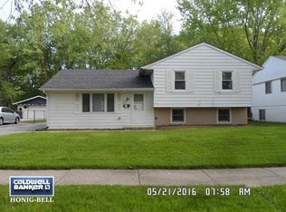 237 E Maple Dr, Glenwood, IL
