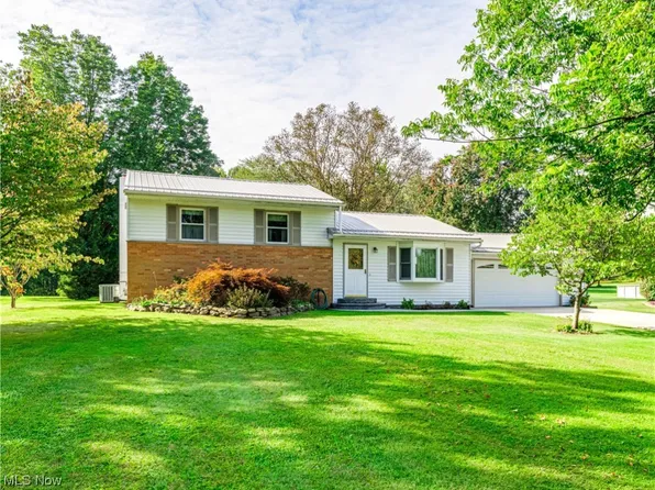5200 Skinner Rd, Mantua, OH 44255