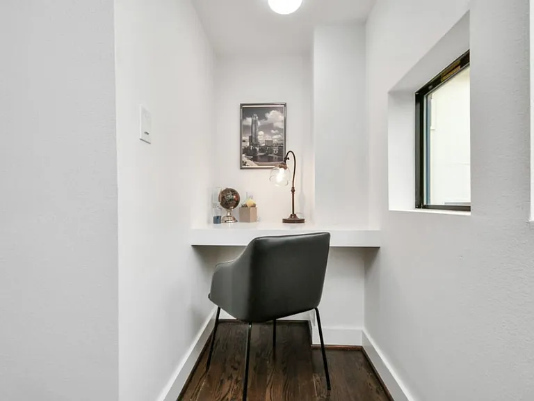 Dunlavy St — Photo 31