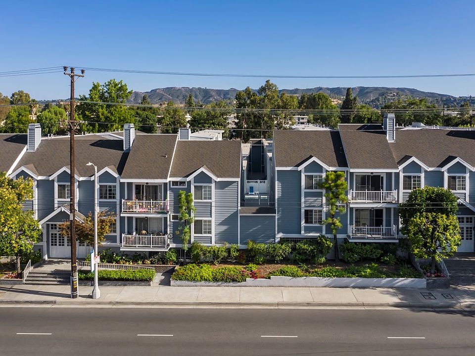 Encino Gardens Exterior View