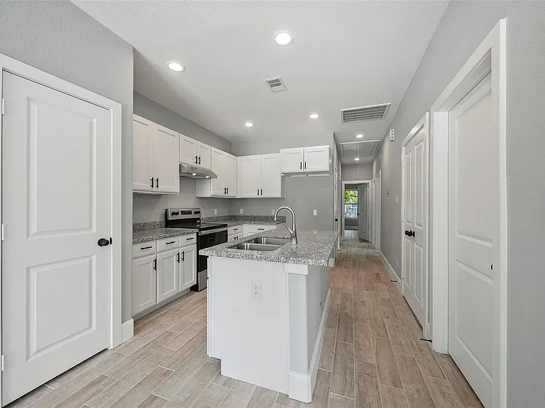 4205 Elmwood St #B — Photo 13