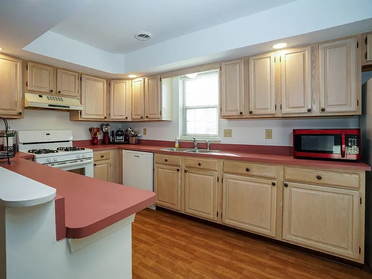 900 Skyview Dr — Photo 7