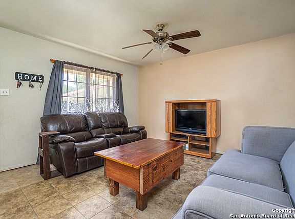 3rd image of 813 Aero Ave