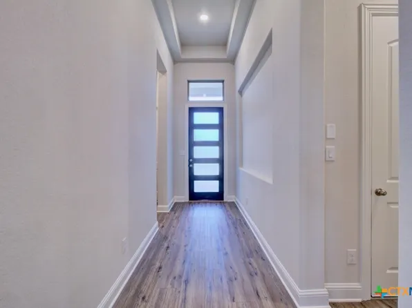 732 Navarro St, New Braunfels, TX 78132