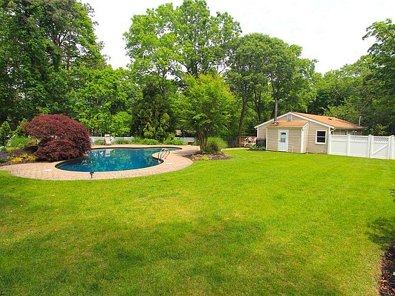 4th image of 266 Parkway Dr